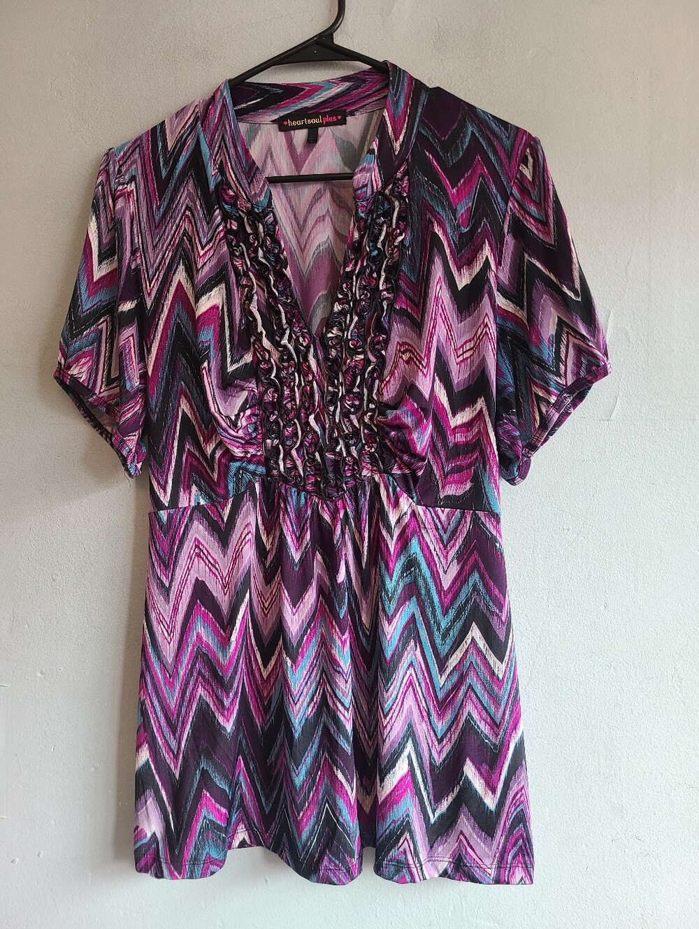 Women's 1X XL purple chevron striped ruffle v-neck shirt Y2K empire waist